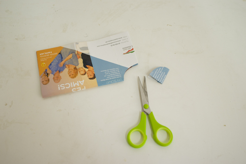Tutorial Cartera de Paper: Fes un tall en corba a l'extrem inferior dret